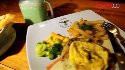 Soldatenkaffe-Sajikan-Schnitzel-Dan-Gulas-Soup-Khas-Jerman.flv