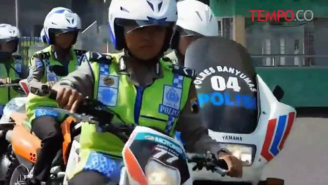 Polwan Cantik Ini Amankan Jalur Mudik di Banyumas