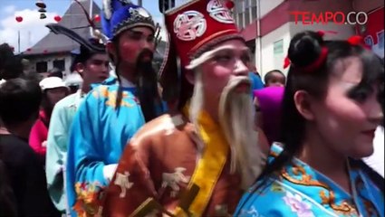 Sambut-Imlek-Solo-Adakan-Pawai-Grebeg-Sudiro.flv