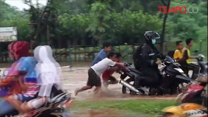 Download Video: Banjir-Landa-Kawasan-Ciledug.flv