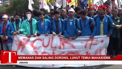 Memanas dan Saling Dorong Demo Mahasiswa di Depan Istana