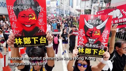 Demonstran Berpakaian Hitam Menuntut Pemimpin Hong Kong Mundur
