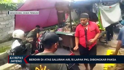 Berdiri di Atas Saluran Air, 15 Lapak PKL di Semarang Dibongkar Paksa