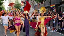 Ada Bendera Indonesia saat Dena Rachman Ikuti Parade LGBT