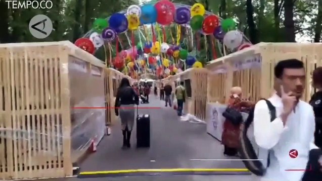 Belajar Membatik di Festival Indonesia di Moscow