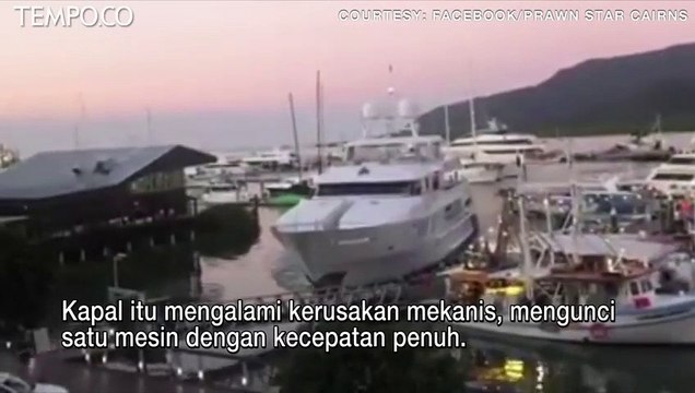 Detik-detik Kapal Pesiar Supermewah Tabrak Marina, Bikin Panik