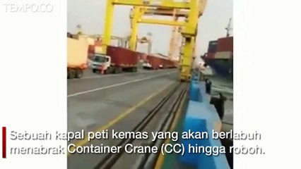 Download Video: Detik-detik Kapal Bermuatan Peti Kemas Tabrak Dermaga