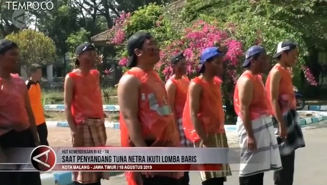 Sambut HUT RI ke 74, Penyandang Tuna Netra Ikuti Lomba Baris Berbaris