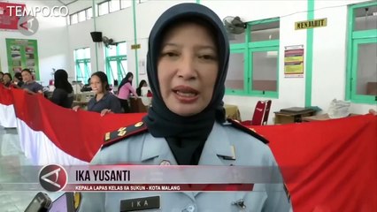Sambut HUT RI, Warga Binaan Jahit Bendera Merah Putih
