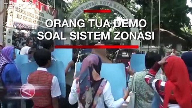 Para Orang Tua Demo Keluhkan Sistem Zonasi PPDB