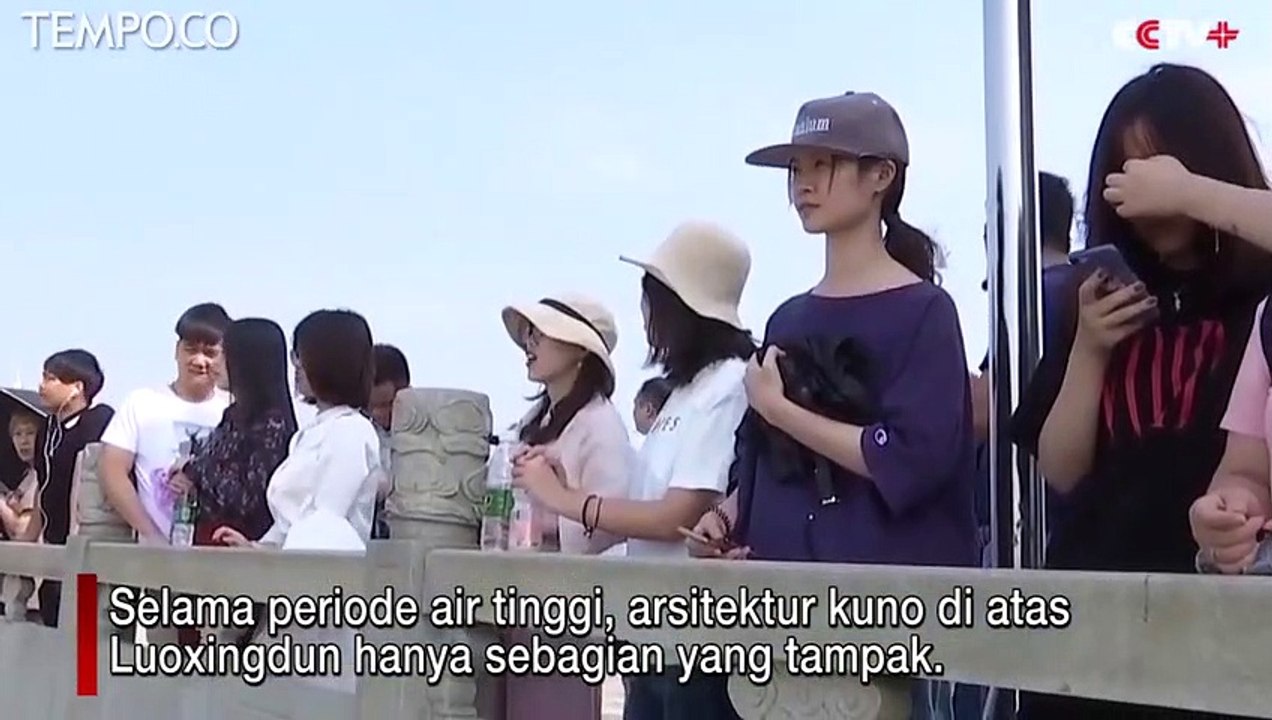 Danau di Cina Mengering, Muncul Bangunan Arsitektur Kuno