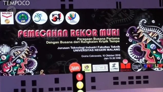 Peragaan Busana Unik Berbahan Tempe ini Raih Rekor MURI