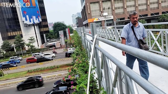 JPO Sudirman Tanpa Atap yang Instagramable, Jadi Ajang Selfie