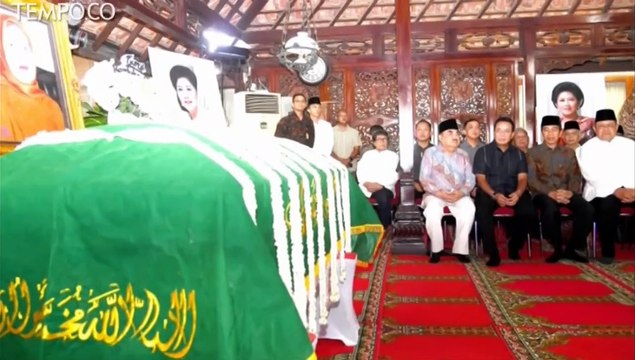 Presiden Joko Widodo Melayat Ibunda SBY di Puri Cikeas