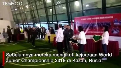 Sambutan untuk Tim Bulu Tangkis Junior Peraih Piala Suhandinata