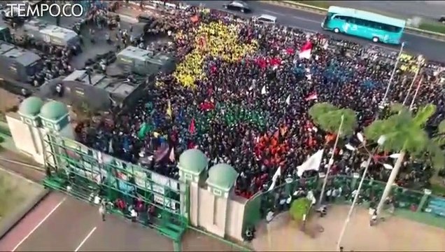 Video Drone; Demo Mahasiswa Tolak Revisi UU Bermasalah di Depan Gedung DPR
