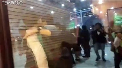 Usai Demo Mahasiswa, Rusuh Menjalar ke Sekitar Stasiun Palmerah