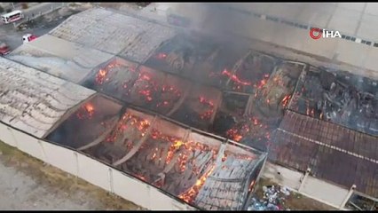 Uşak'taki depo yangını 12 saattir devam ediyor