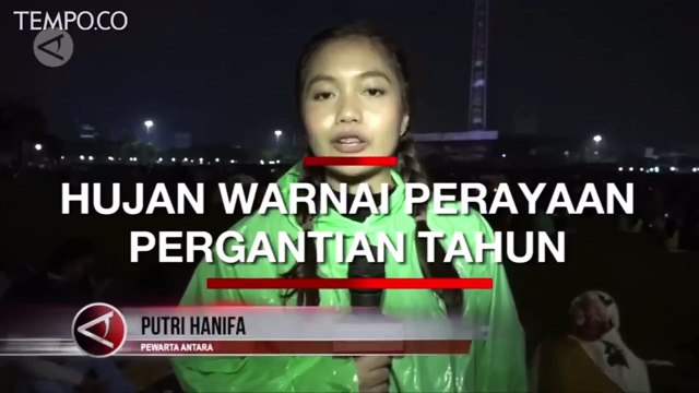 Hujan Warnai Malam Pergantian Tahun di Monas