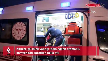 Kırmızı ışık ihlali yaptığı iddia edilen otomobil, kamyondan kaçarken takla attı