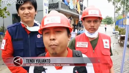 Banjir Surut, PMI Tangerang Menyemprotkan Cairan Disinfektan