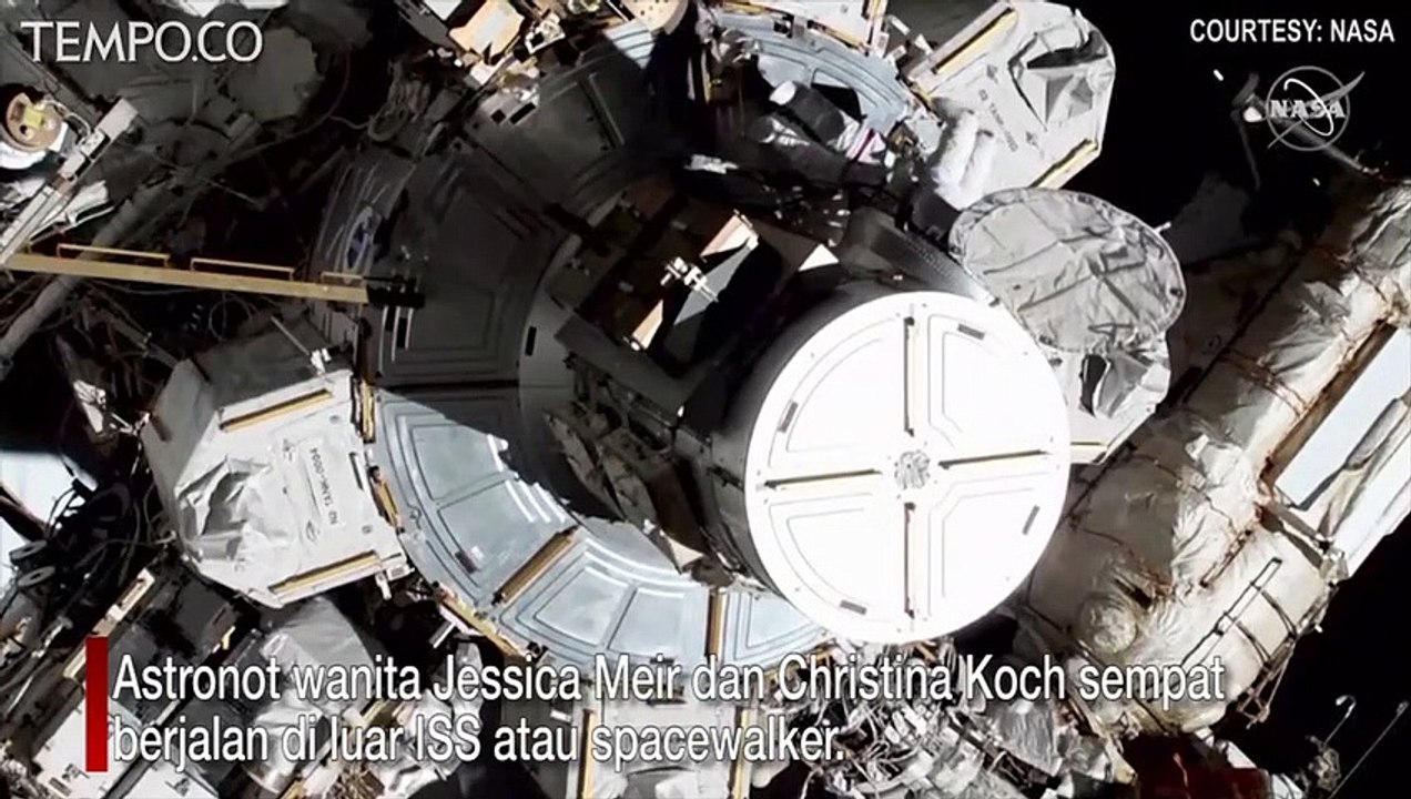 Begini saat Astronot Main Bisbol di Stasiun Lua...