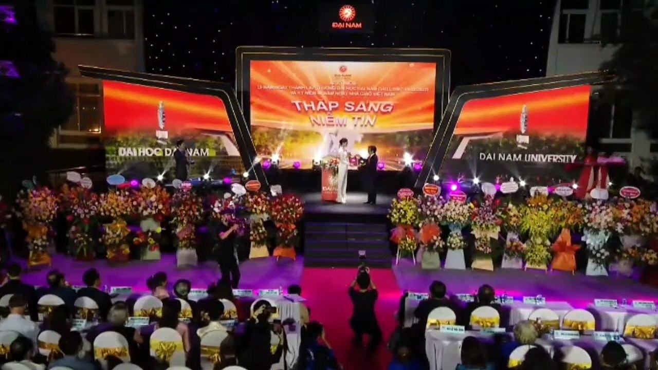 Hoa hậu Lương Thùy Linh nhận quyết định trở thành Giảng viên trợ giảng ở tuổi 22