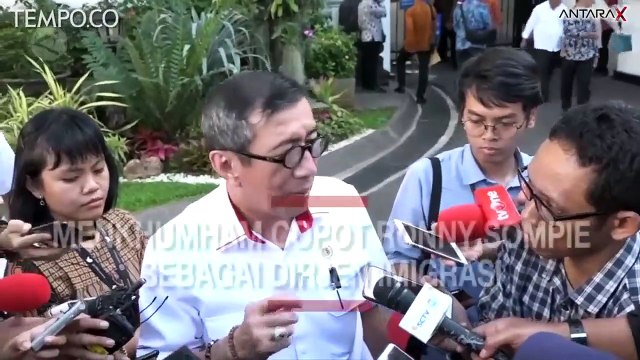 Alasan Menkumham Yasonna Pecat Ronny Sompie sebagai Dirjen Imigrasi