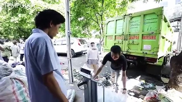 Memetik Duit dari Sampah Plastik