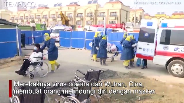 Penumpang Ngakak, Sopir Taksi Ini Pakai Masker Gas untuk Cegah Virus Corona