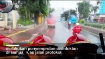 Petugas Semprotkan Disinfektan di Jalan Protokol Jakarta