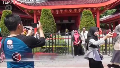 Imlek di Klenteng Sam Poo Kong, Ganjar Pranowo Mainkan Barongsai