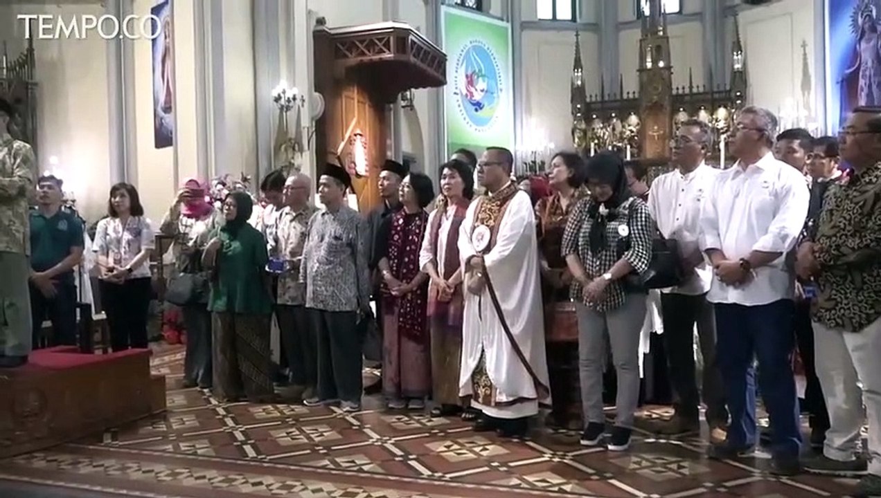 Misa Natal di Katedral Dikunjungi Komunitas Lintas Agama