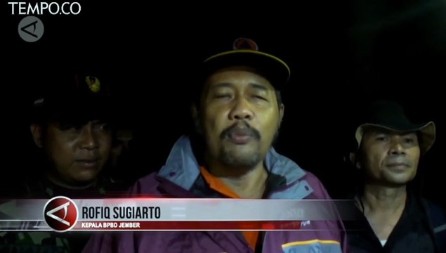 Banjir Bandang Menerjang Jember, Warga Panik saat Dievakuasi