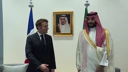 ولي العهد يلتقي الرئيس الفرنسي على هامش قمة «أبيك»