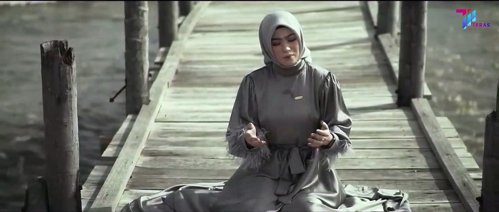 Thomas Arya feat Elsa Pitaloka - Dermaga Biru (Official Music Video)