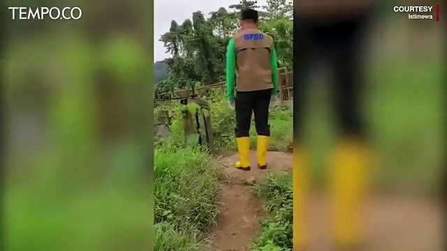 Detik-detik Penjemputan Pasien COVID-19 yang Kabur di Kendari