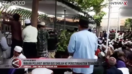 Ribuan Pelayat Mengantar Gus Sholah ke Peristirahatan Terakhir