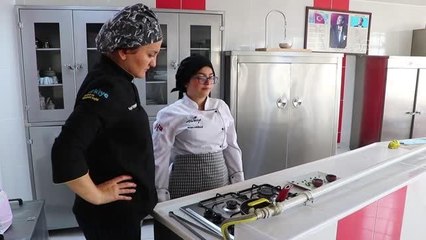 Tekirdağ'da lise öğrencileri yemek yarışmasından kupayla döndü