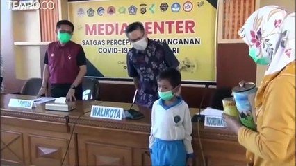 Bocah Ini Donasikan Uang Celengan Membantu Tenaga Medis
