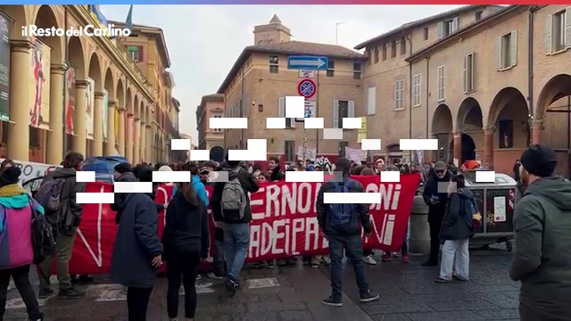 Bologna, studenti in corteo contro il governo Meloni