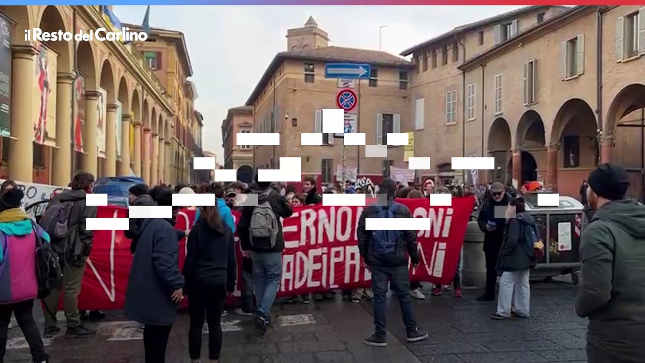 Bologna, studenti in corteo contro il governo Meloni