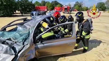 Latina - "Incidente stradale", addestramento dei Vigili del Fuoco (18.11.22)