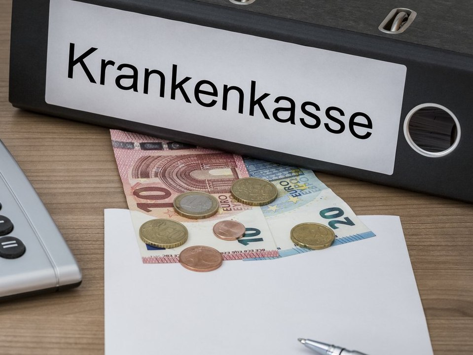 So kannst du bei der Wahl der Krankenkasse Geld sparen!