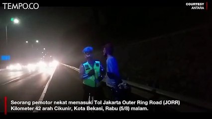 Pemotor Nekat Masuk Tol JORR Bekasi Diduga Mabuk