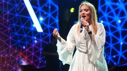 "Rüküş" yorumlarına sinirlenen Demet Akalın, açtı ağzını yumdu gözünü