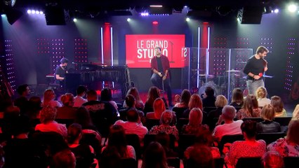 Patrick Bruel interprète  " Je l'ai fait cent fois " dans le Grand Studio RTL