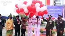 Aksi TNI Bentangkan Bendera Merah Putih dari Atas Gedung