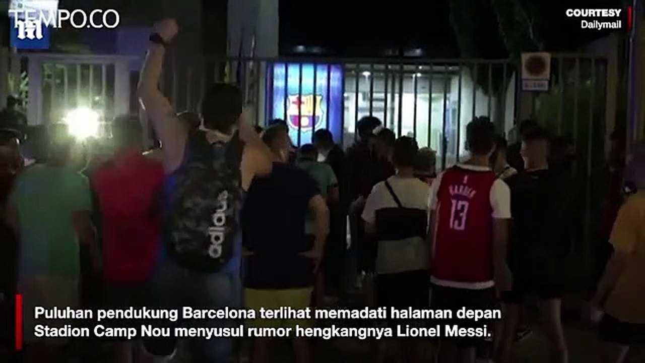 Fans Barcelona Kepung Camp Nou, Dukung Lionel Messi Bertahan