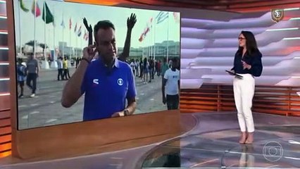 Eric Faria empurra torcedor no Catar